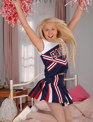 300px x 395px - Best Cheerleader Girls and Hot Cheerleader Women Pics Here