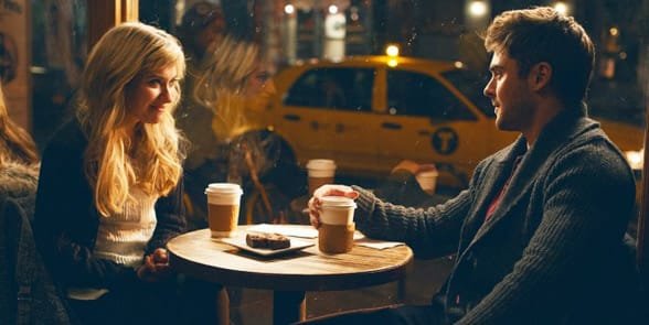 Foto de una pareja en una cita para tomar café