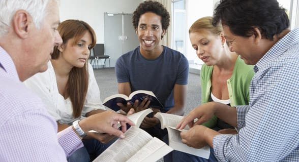 Photo d'un groupe d'étude biblique