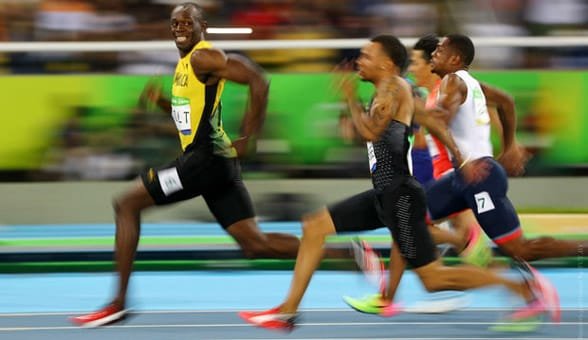 Foto von Usain Bolt, der zuerst kommt