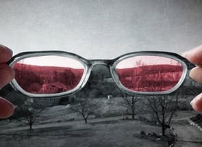 Fotografie růžových brýlí
