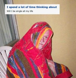 Foto van een OkCupid-gebruiker gewikkeld in een handdoek