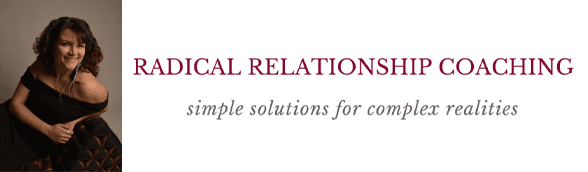 Het hoofdschot van Mel Mariposa en het logo en de slogan van Radical Relationship