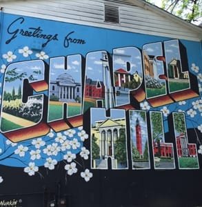 Foto di un murale da cartolina di Chapel Hill