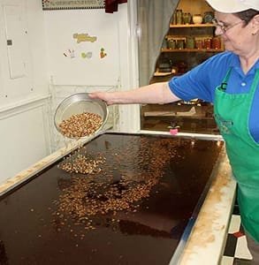 Photo du processus de fabrication du fudge chez Pepper Lane Fudge  Sweets