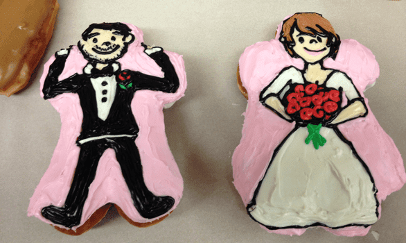 Fotografie svatebních koblih Voodoo Donut
