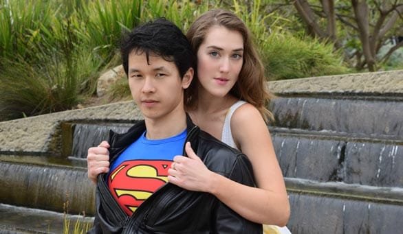 Foto di un uomo asiatico con una femmina bianca