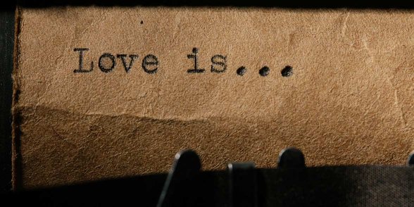 La foto del amor está ... escrita en una máquina de escribir.