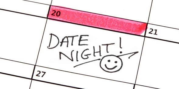 Foto di un appuntamento notturno su un calendario