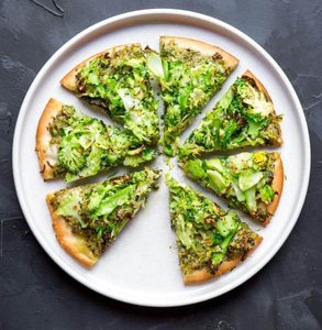 Foto de la pizzetta de brócoli